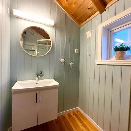 The Blacksmith's Place - Cozy Rorbu In Lofoten Chalet