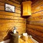 The Blacksmith's Place - Cozy Rorbu In Lofoten